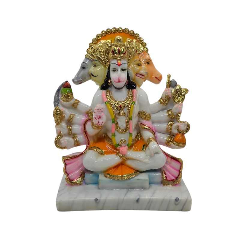 Panchmukhi Hanuman murti met vijf hoofden, gouden stralenkrans en vele armen op marmeren voet.