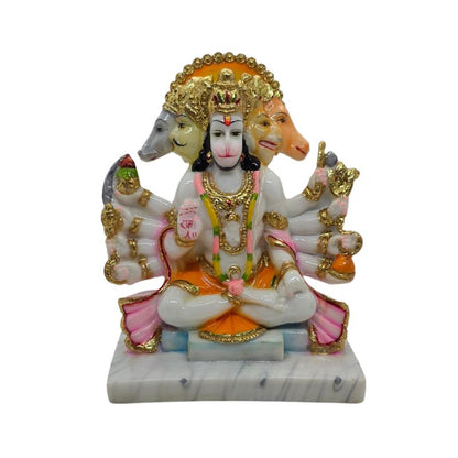 Panchmukhi Hanuman murti met vijf hoofden, gouden stralenkrans en vele armen op marmeren voet.